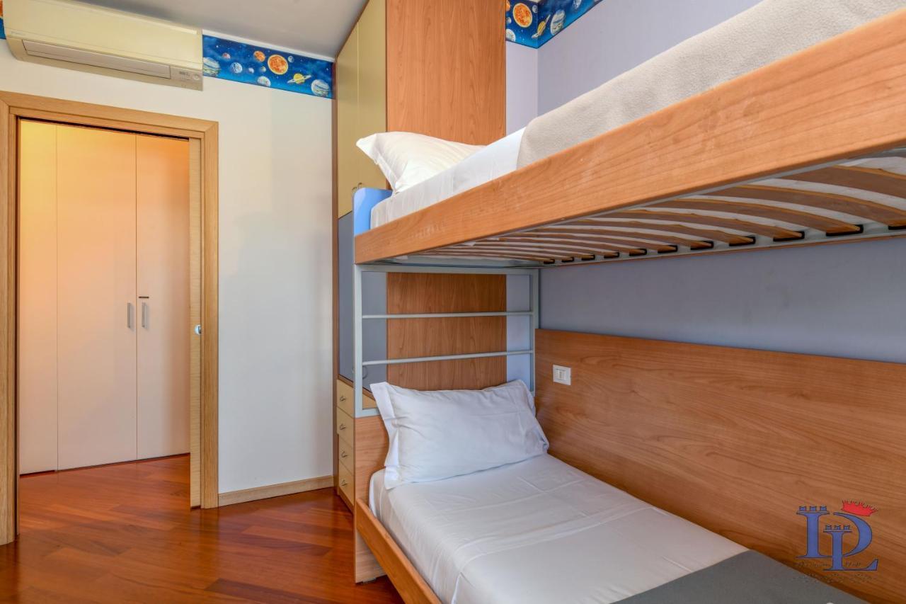 Desenzanoloft Official Partner Marriott Homes & Villas -Butterfly And 5 Pools Family Apartment Desenzano del Garda Exterior photo
