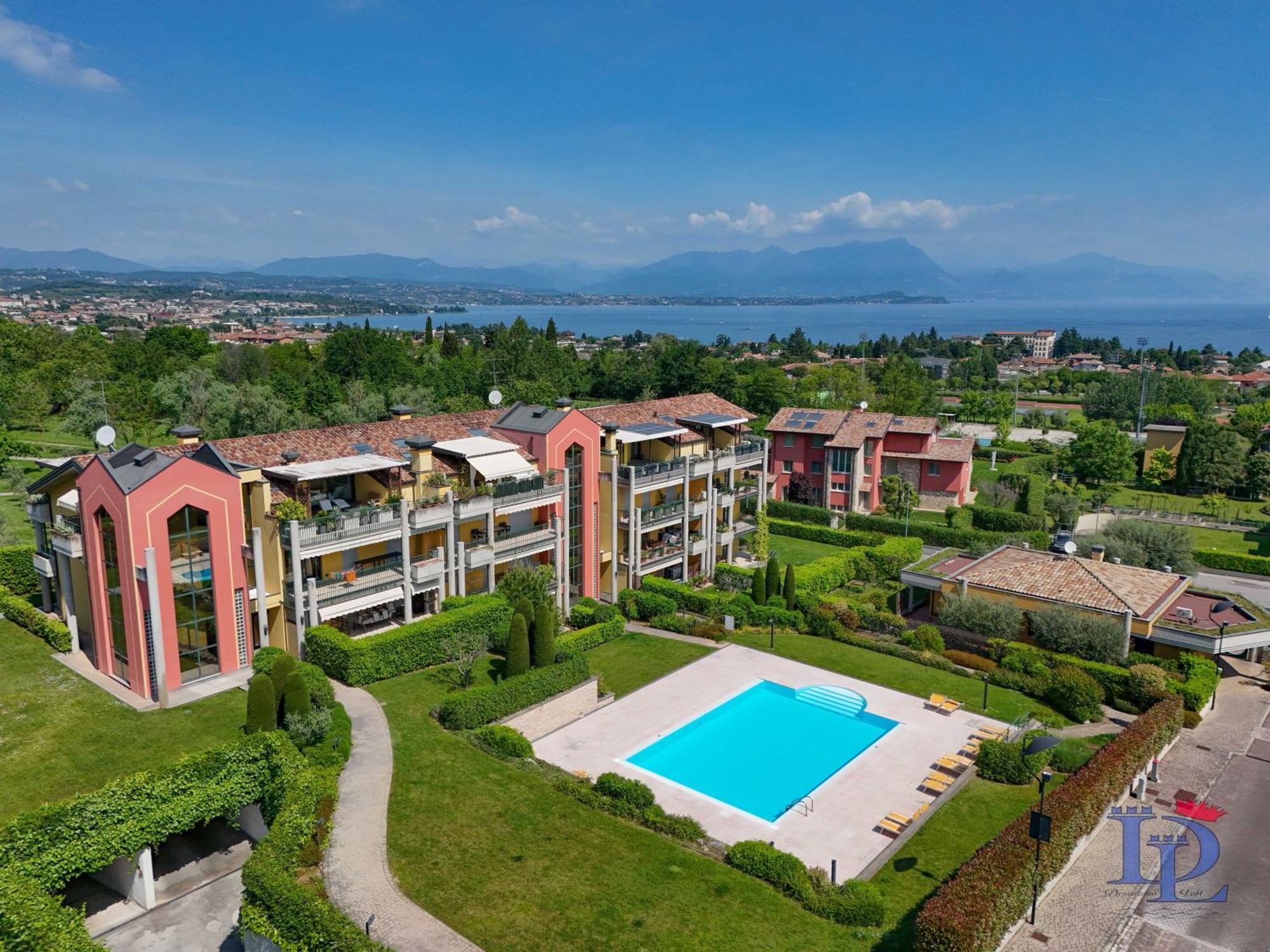 Desenzanoloft Official Partner Marriott Homes & Villas -Butterfly And 5 Pools Family Apartment Desenzano del Garda Exterior photo